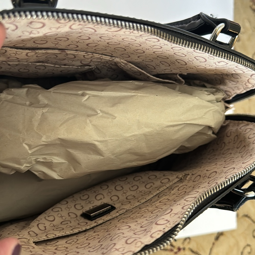 Guess Bag - Picture 5 of 7